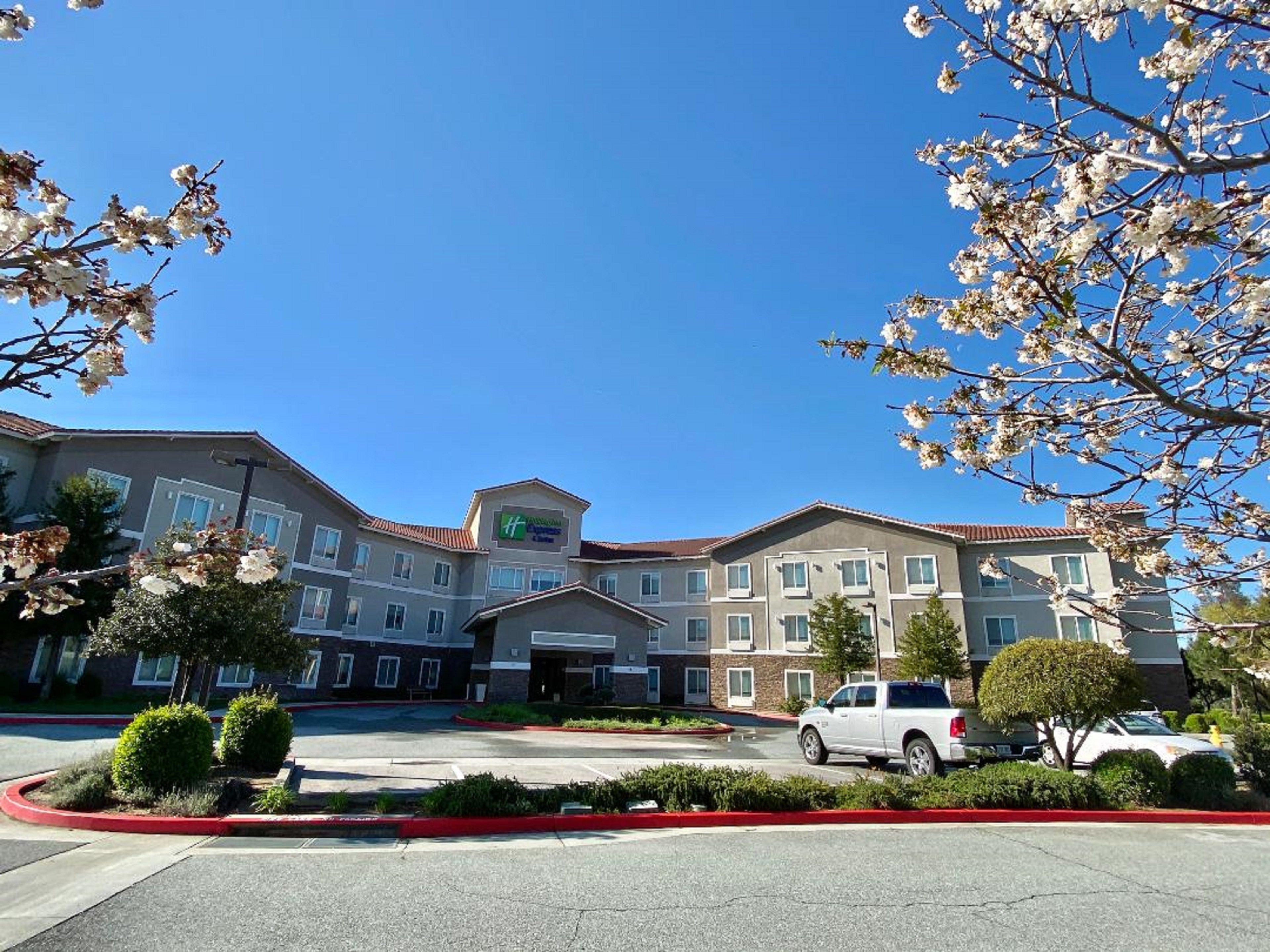 Holiday Inn Express & Suites Beaumont - Oak Valley By Ihg Exterior foto